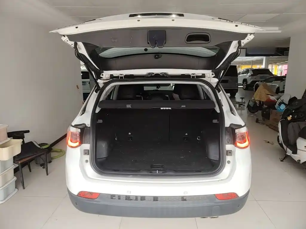 Jeep Compass — фото 9