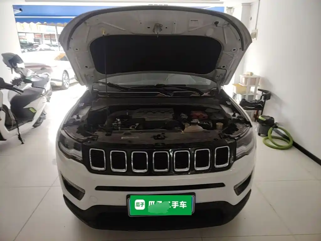 Jeep Compass — фото 10