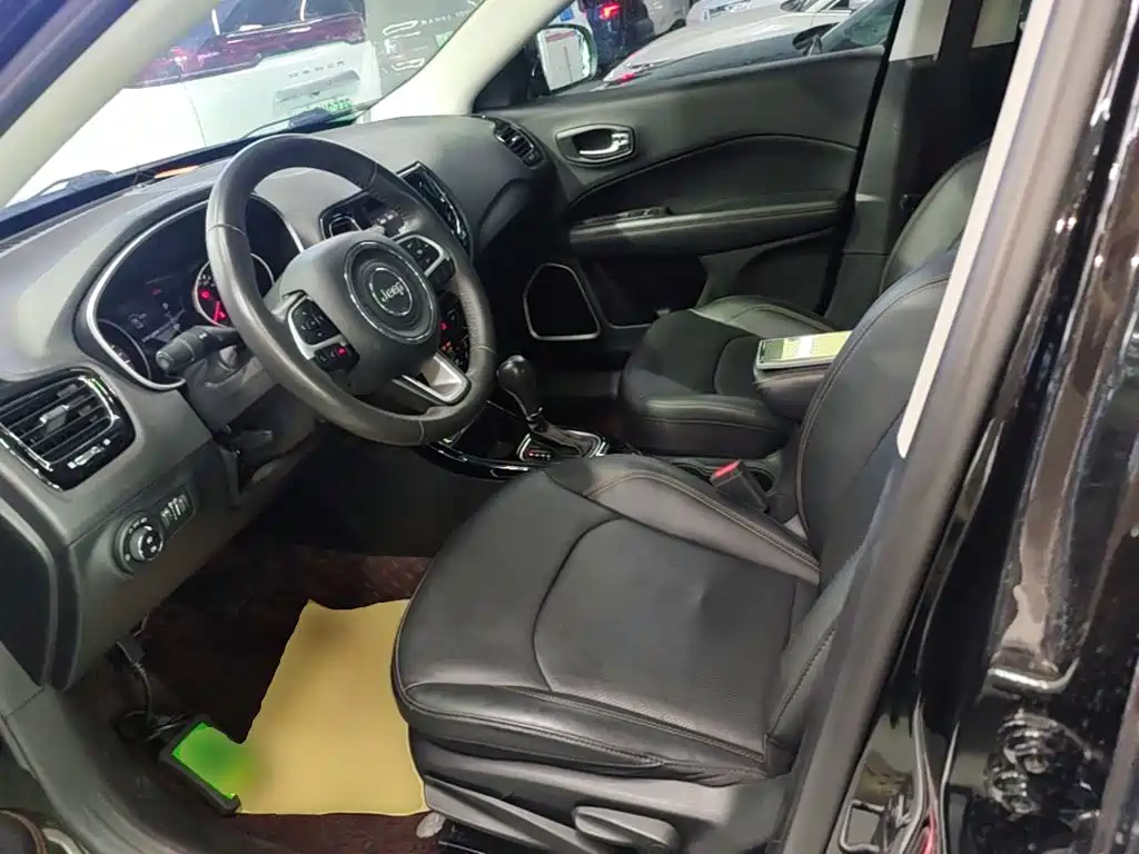 Jeep Compass — фото 11