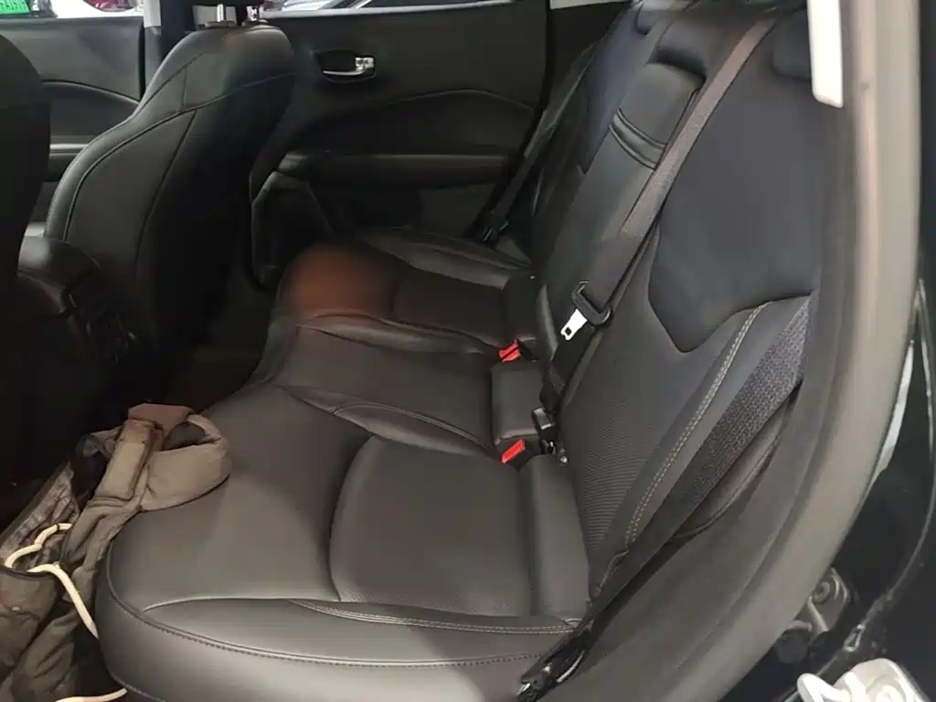 Jeep Compass — фото 13