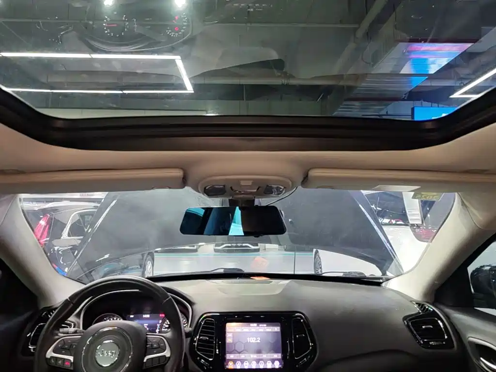 Jeep Compass — фото 14