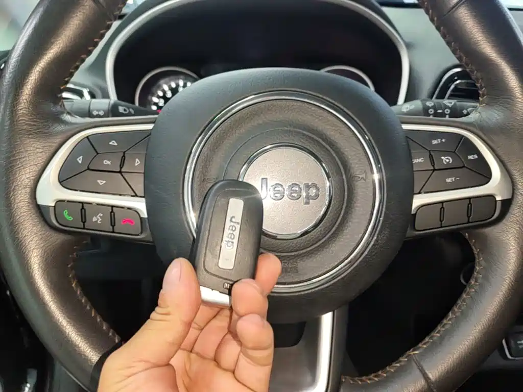 Jeep Compass — фото 17