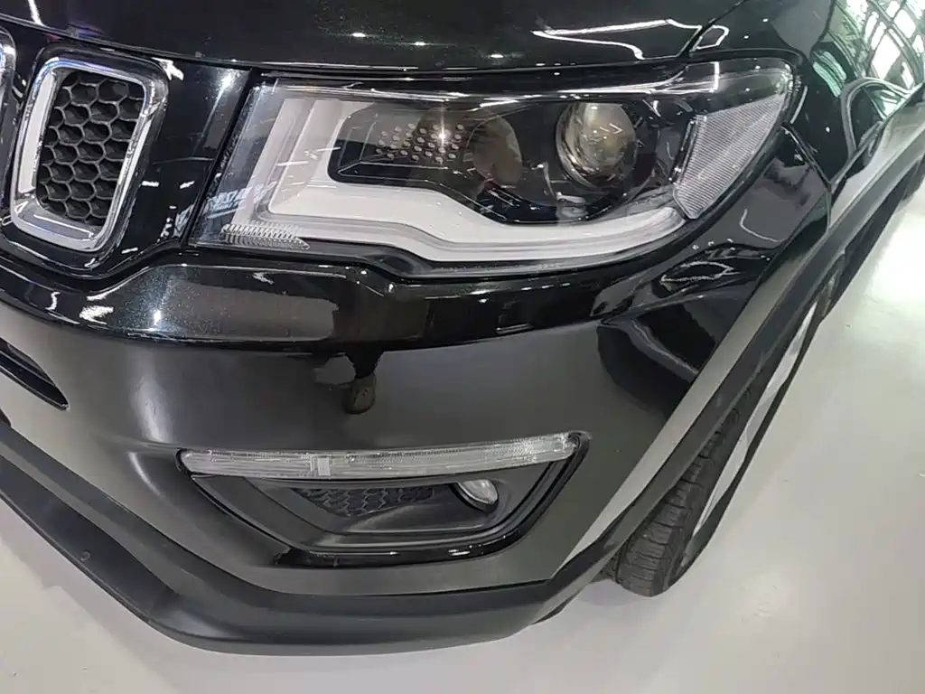 Jeep Compass — фото 18