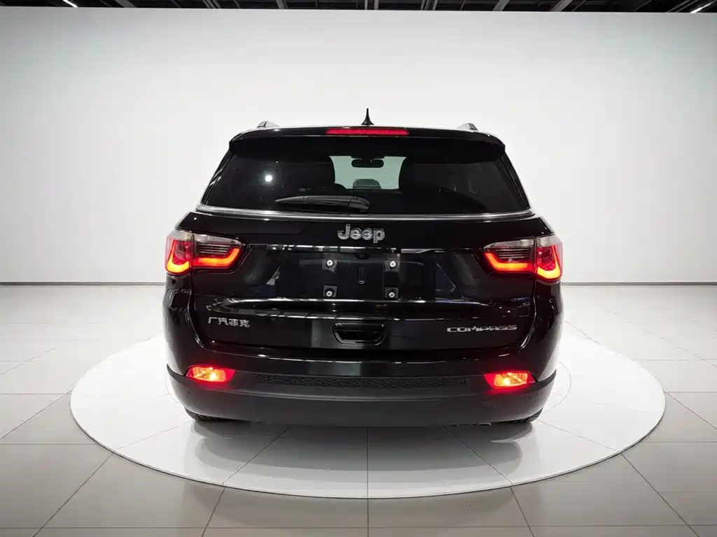 Jeep Compass — фото 4