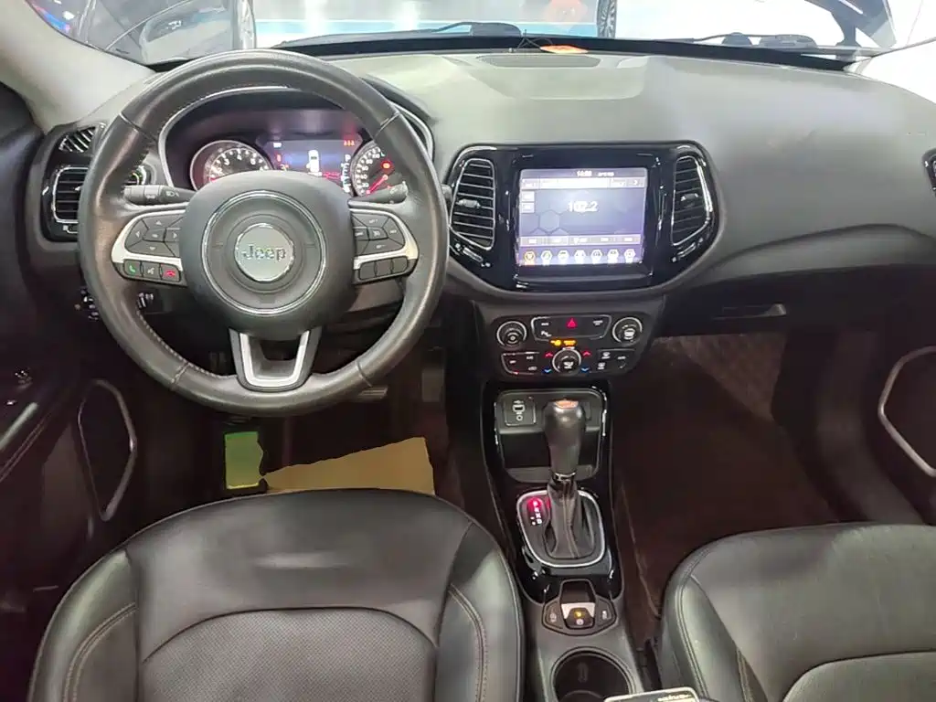 Jeep Compass — фото 6