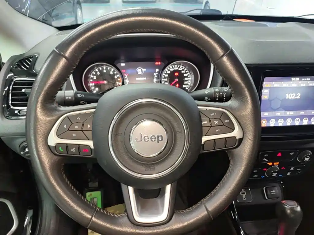 Jeep Compass — фото 7