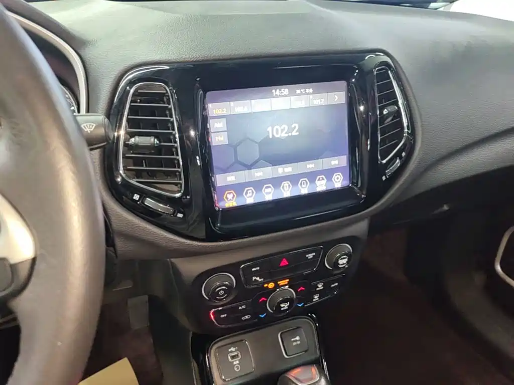 Jeep Compass — фото 9