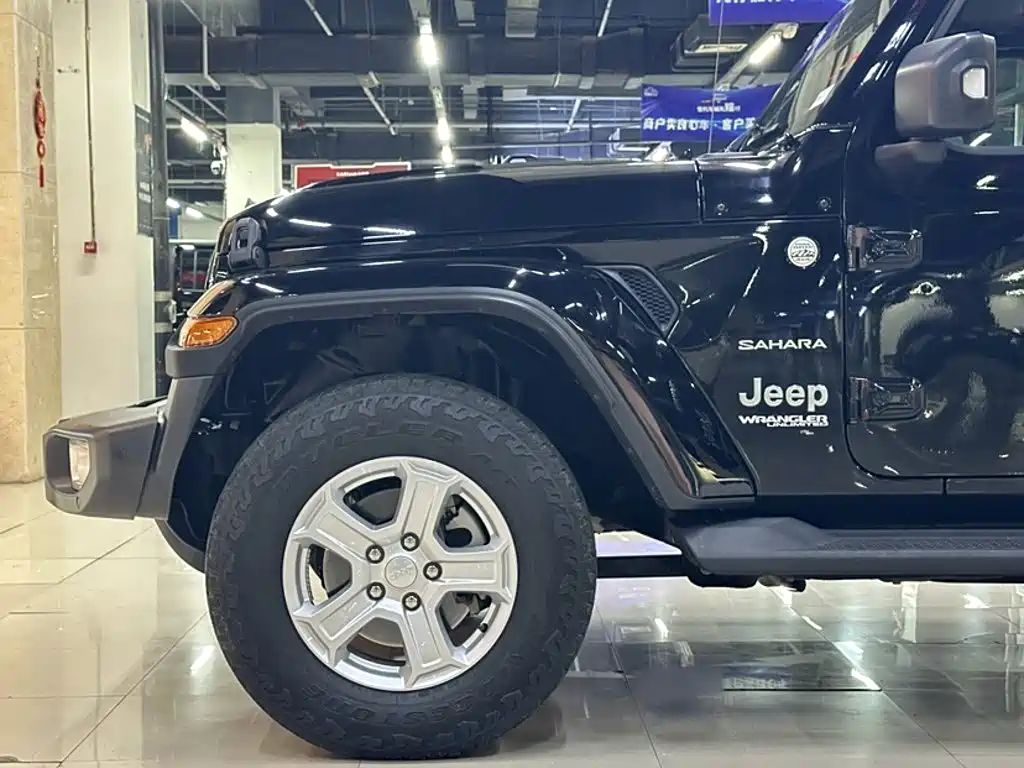 Jeep Wrangler — фото 6