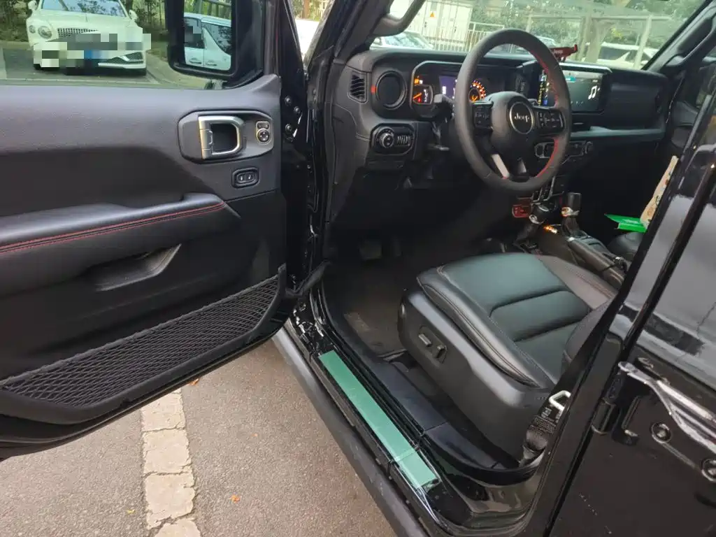 Jeep Wrangler — фото 14