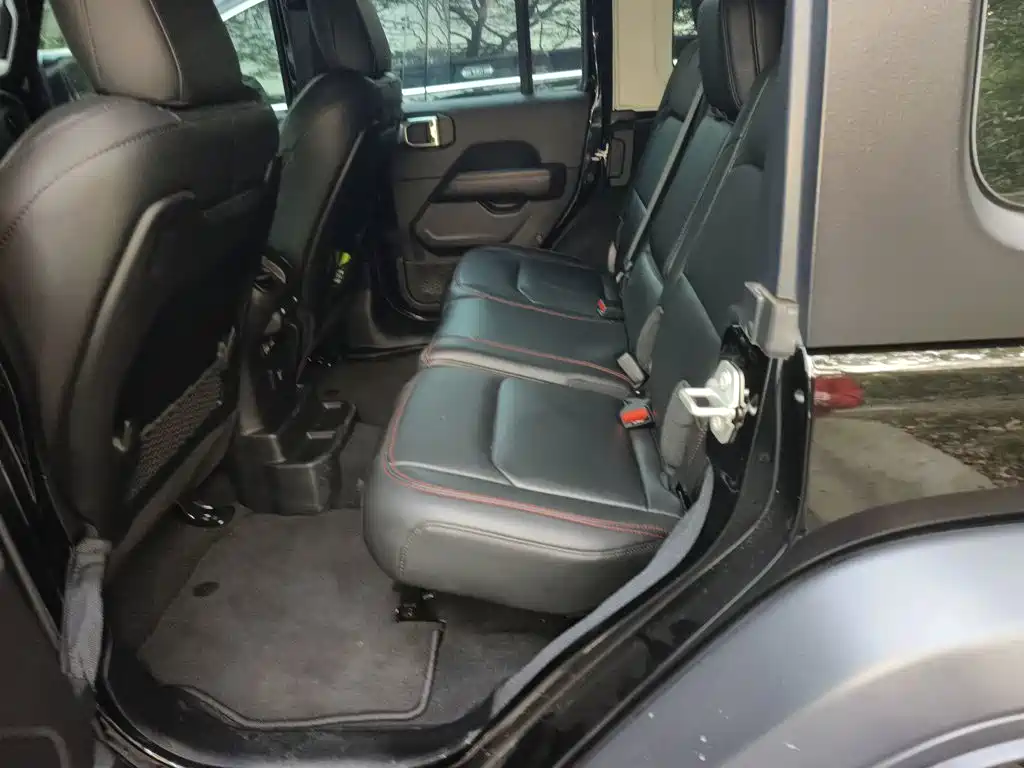 Jeep Wrangler — фото 15