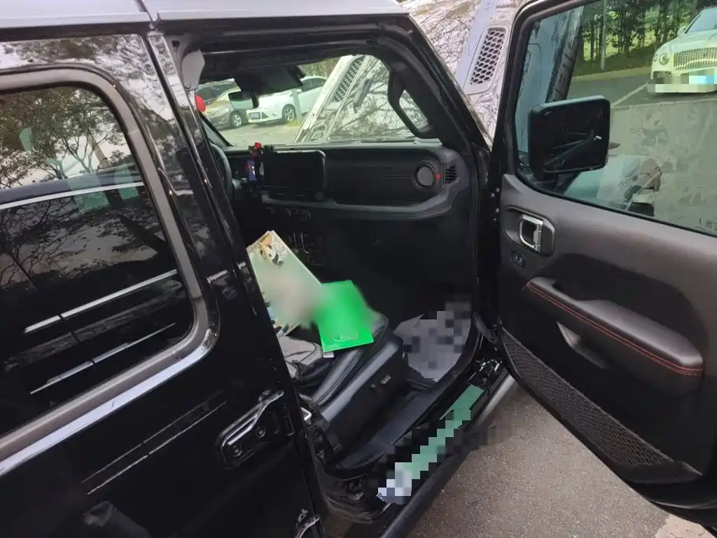 Jeep Wrangler — фото 20