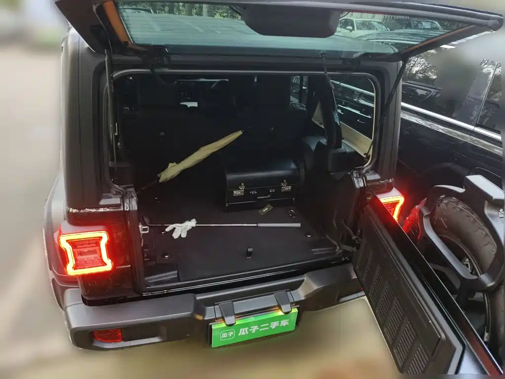 Jeep Wrangler — фото 10