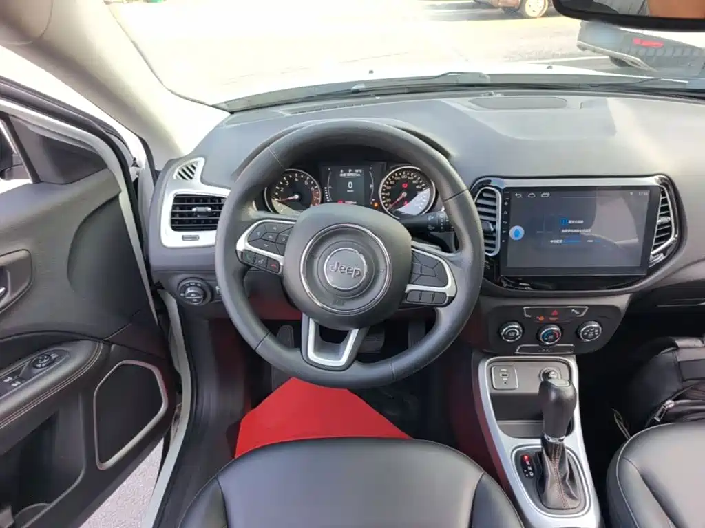 Jeep Compass — фото 11