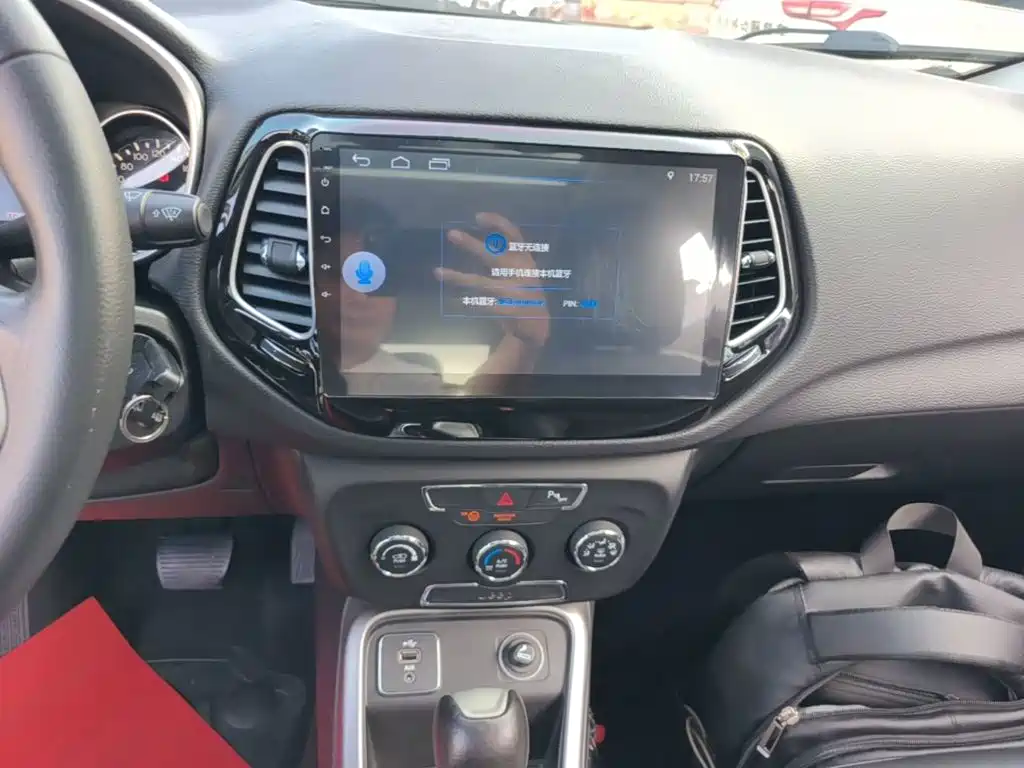 Jeep Compass — фото 13