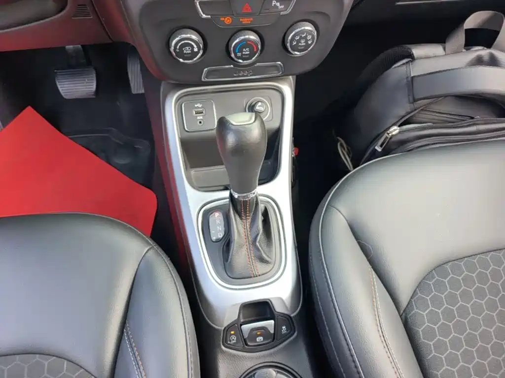 Jeep Compass — фото 14