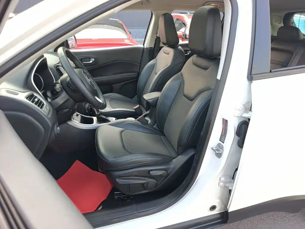 Jeep Compass — фото 15