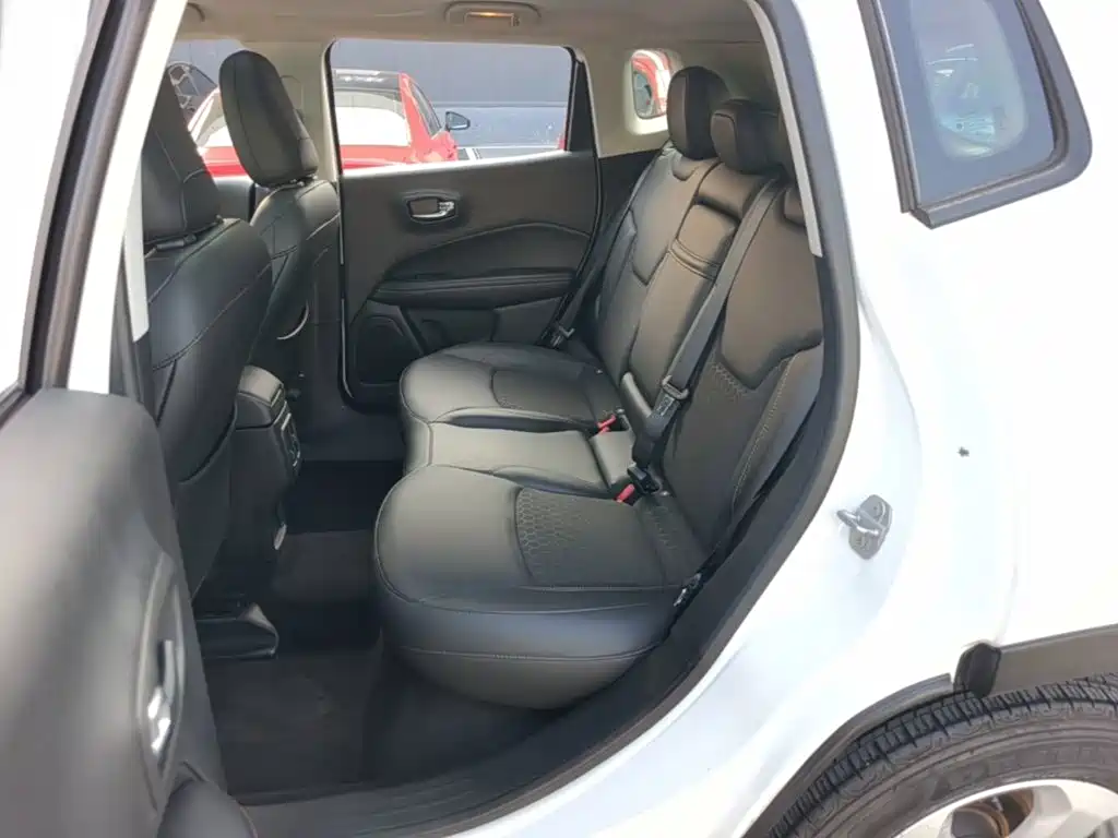 Jeep Compass — фото 17
