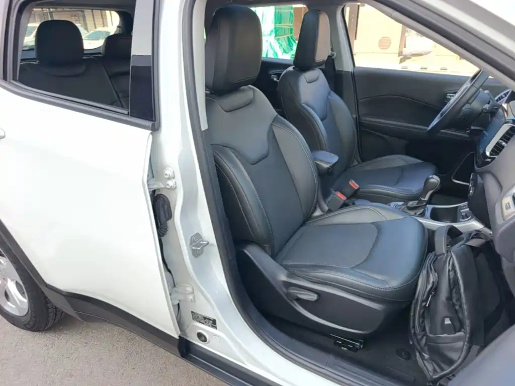 Jeep Compass — фото 25