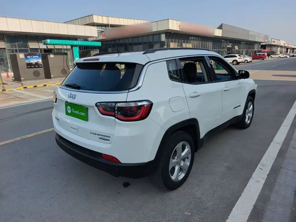 Jeep Compass — фото 7