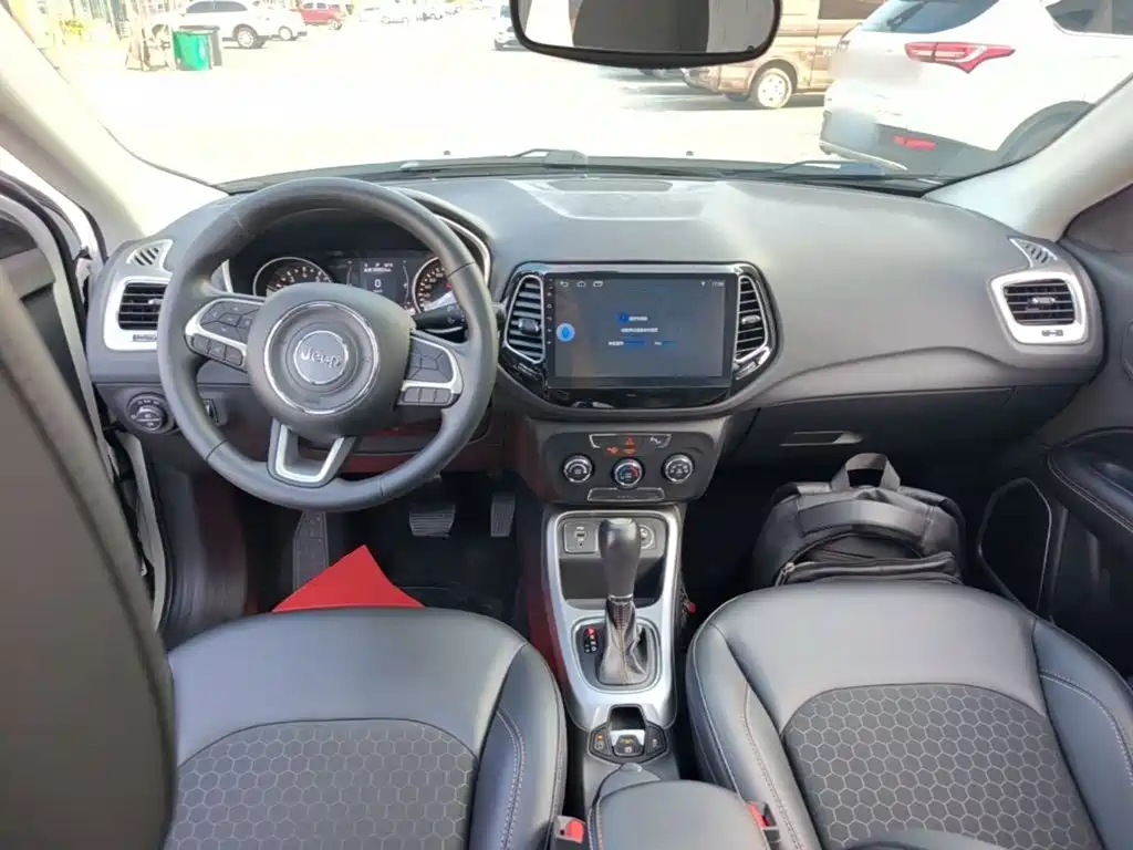 Jeep Compass — фото 10