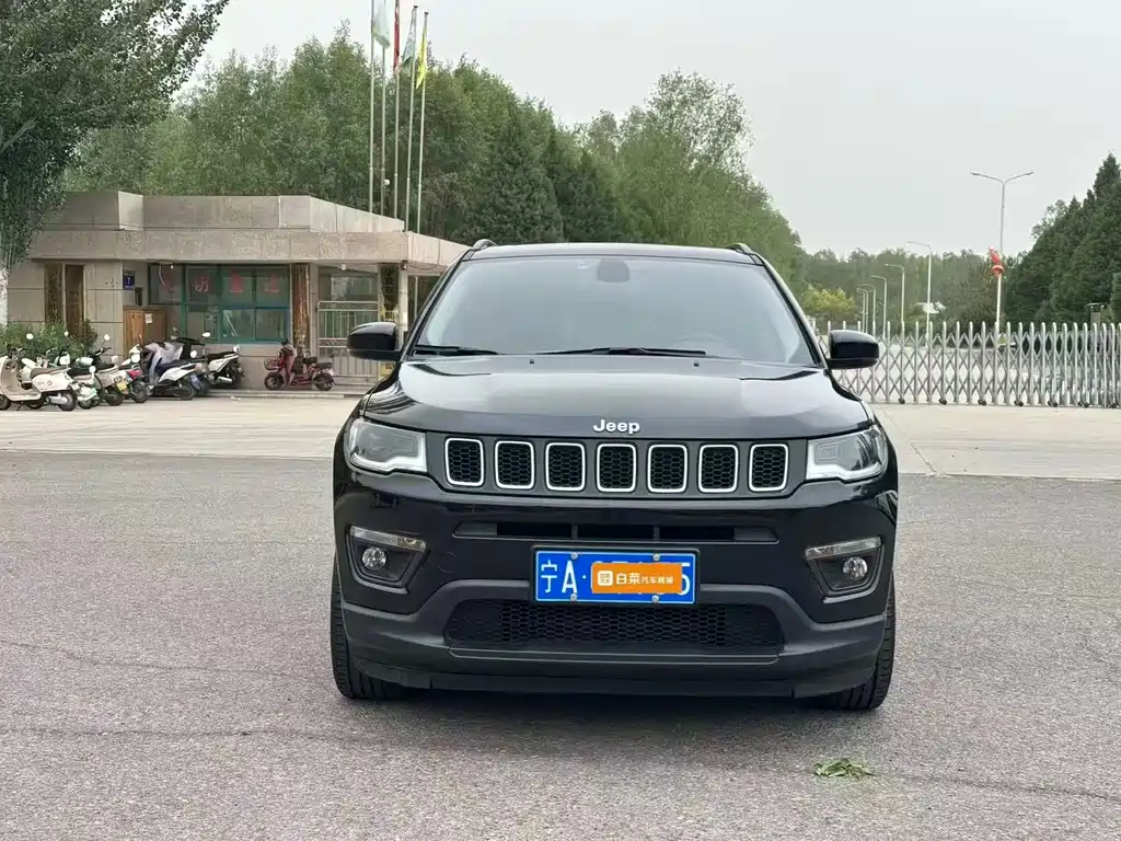 Jeep Compass — фото 2