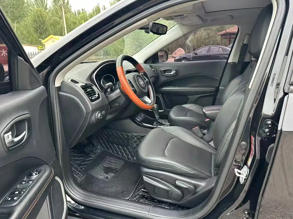 Jeep Compass — фото 4