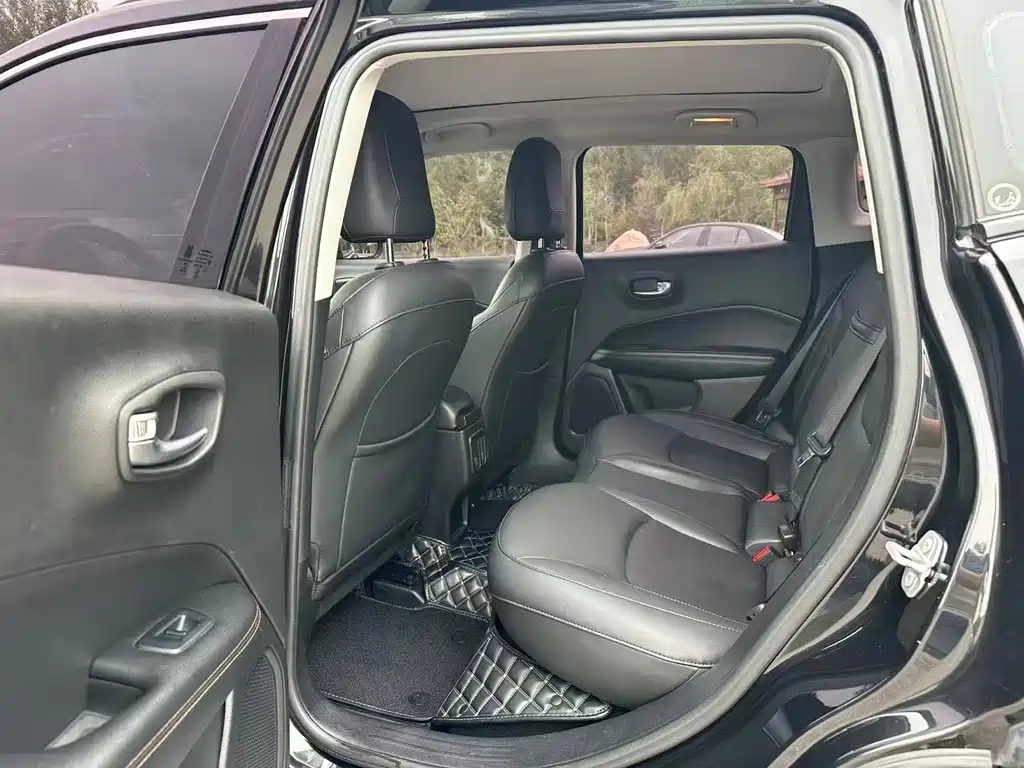 Jeep Compass — фото 6