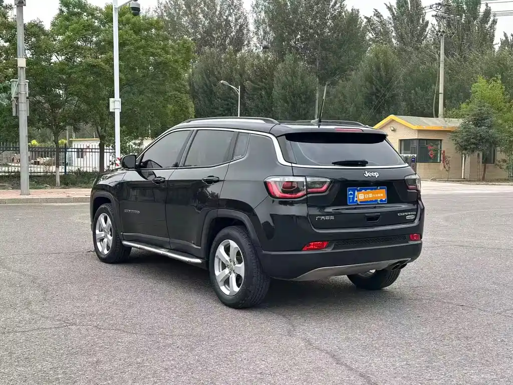 Jeep Compass — фото 8