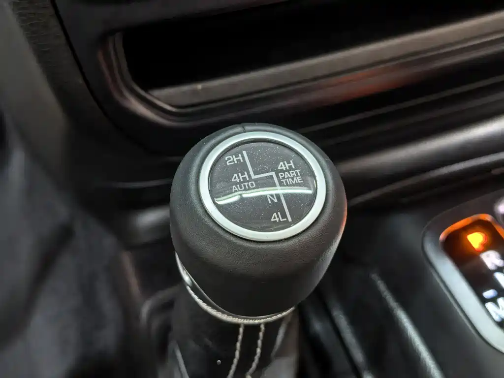 Jeep Wrangler — фото 20