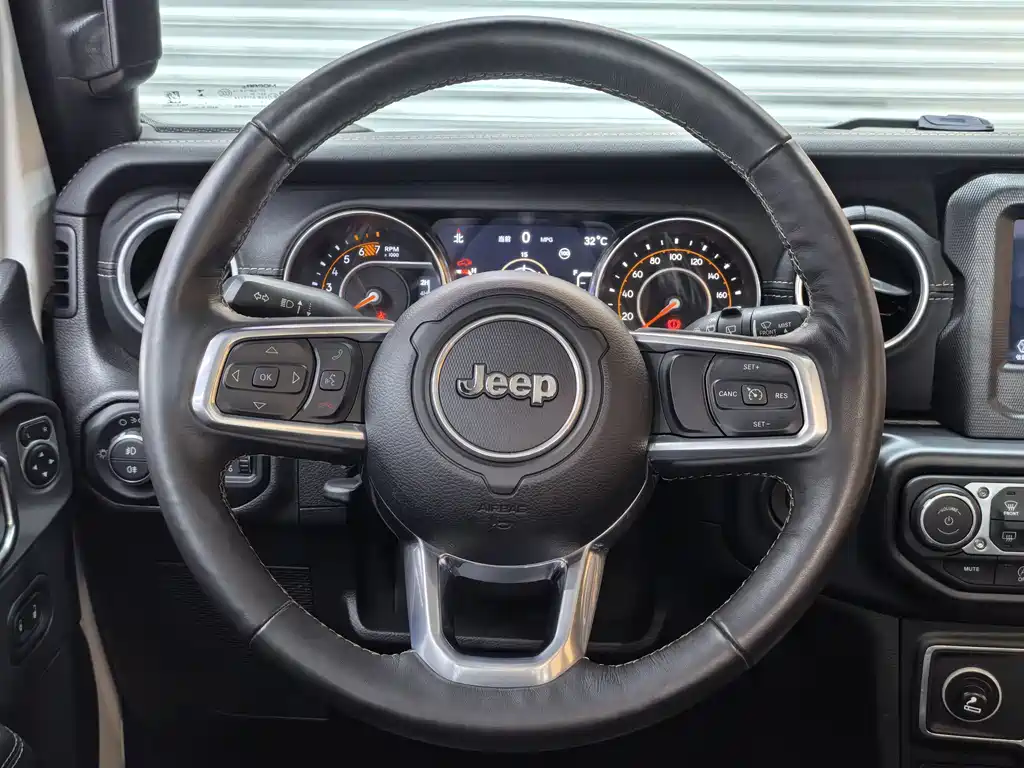 Jeep Wrangler — фото 21