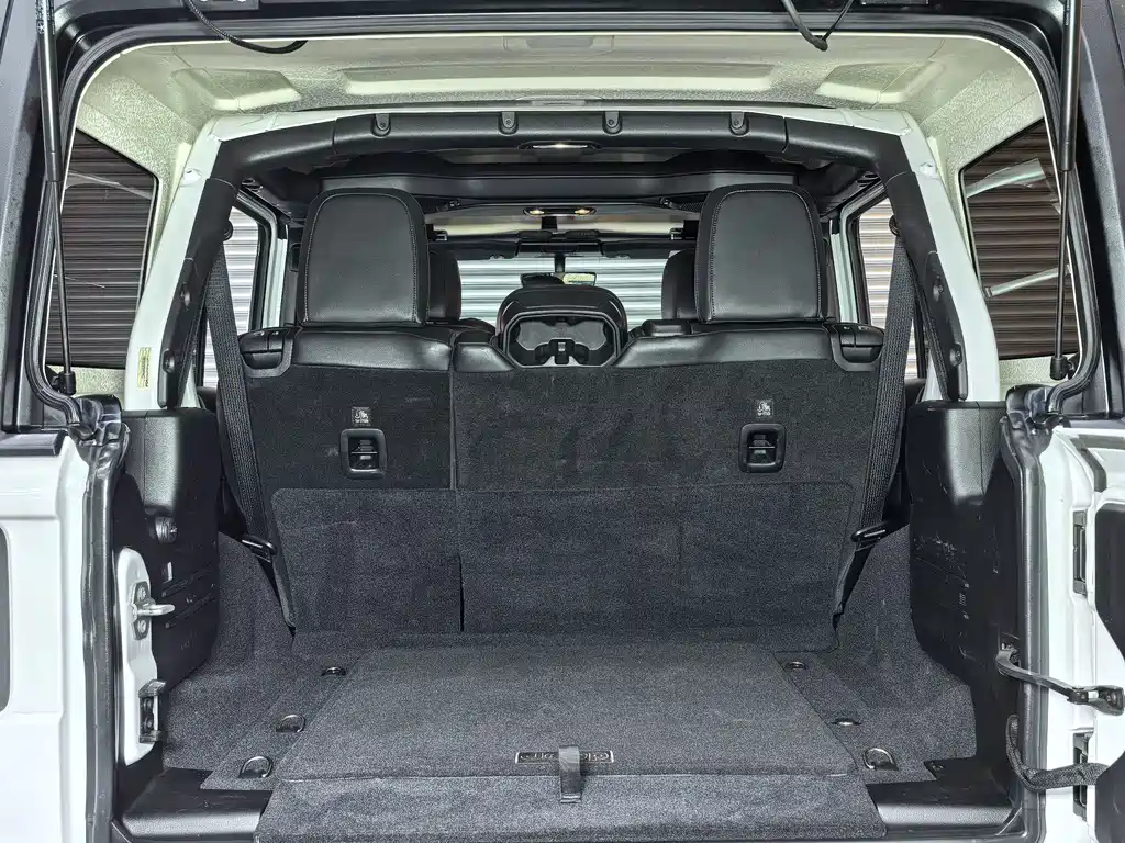 Jeep Wrangler — фото 23