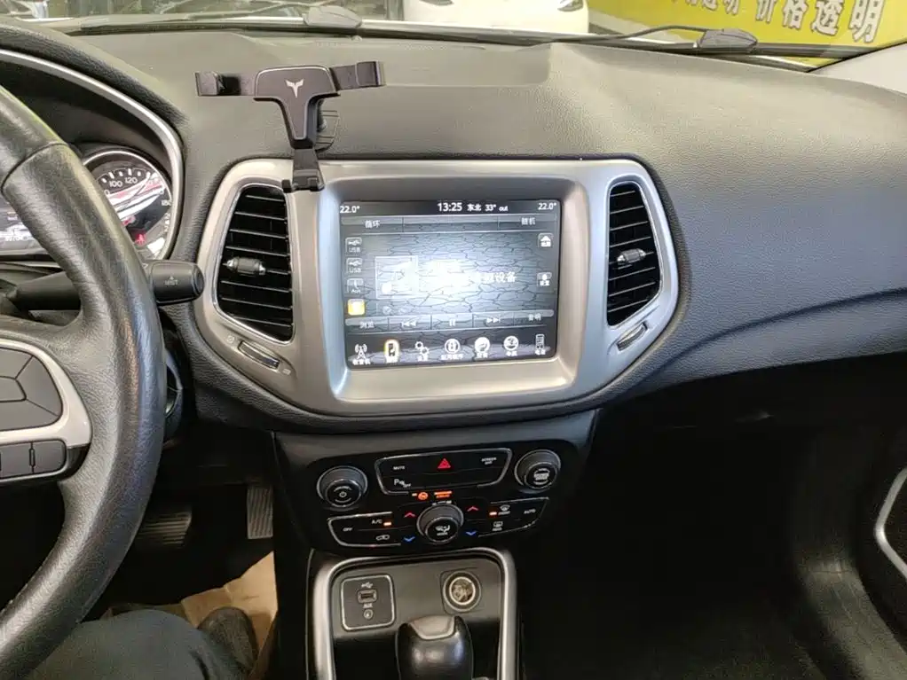Jeep Compass — фото 13