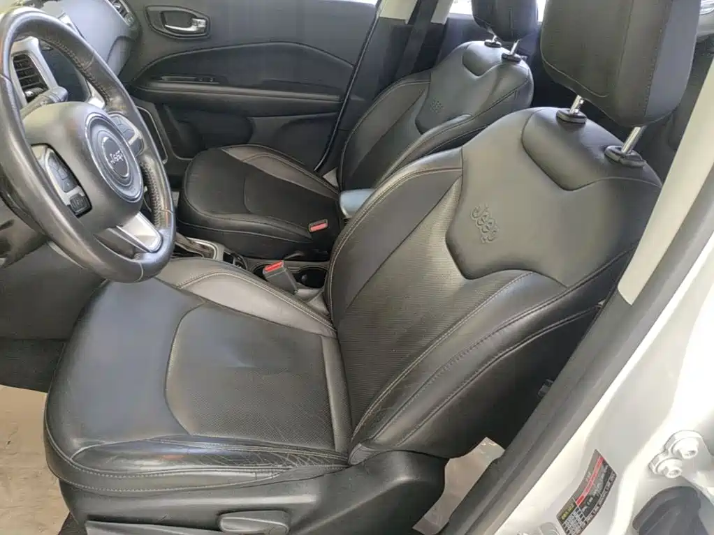 Jeep Compass — фото 15