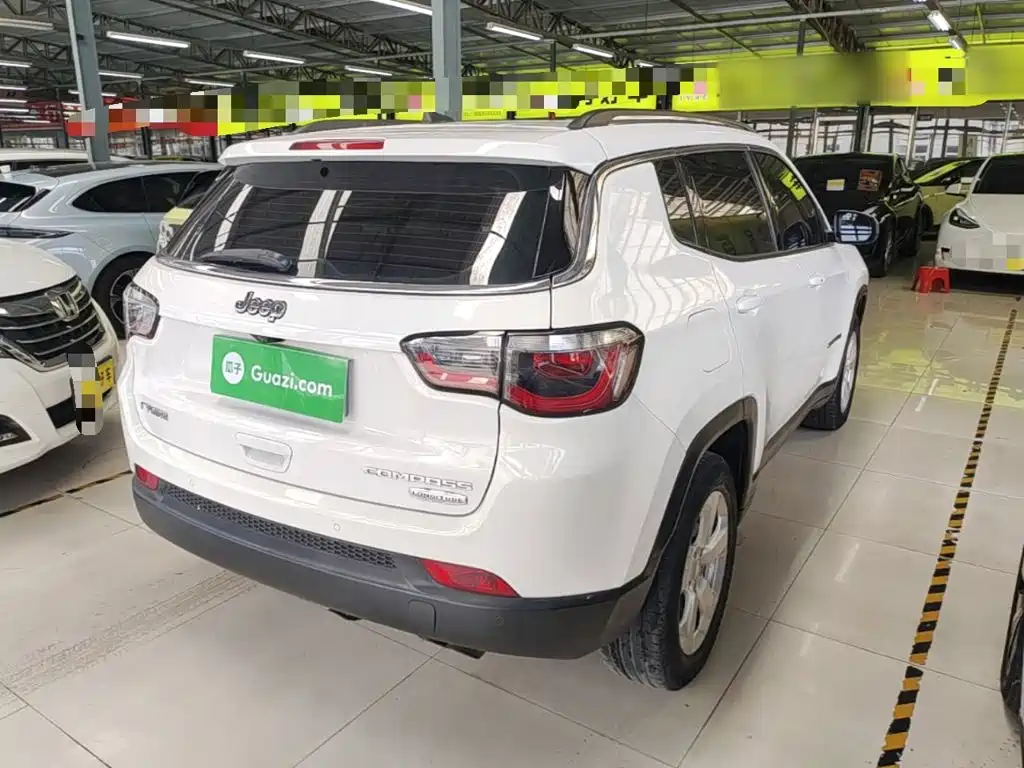 Jeep Compass — фото 7