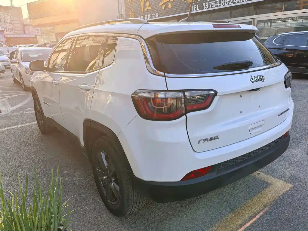 Jeep Compass — фото 7
