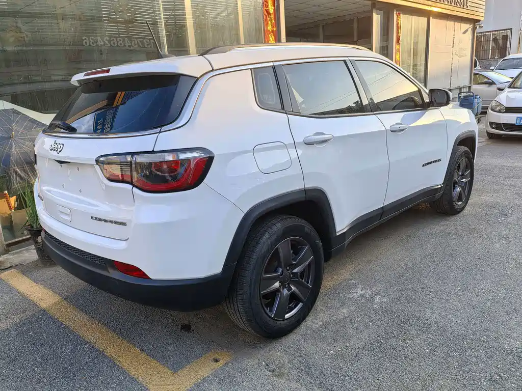 Jeep Compass — фото 10