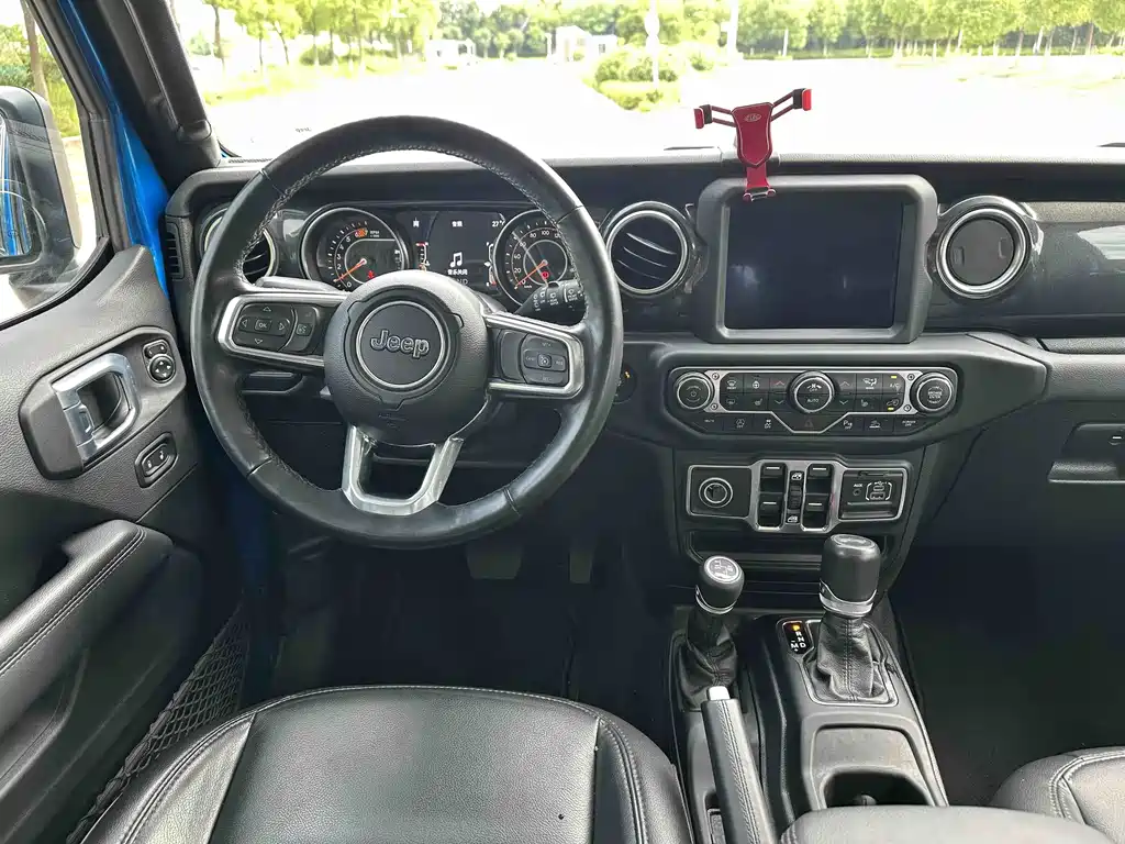 Jeep Wrangler — фото 9
