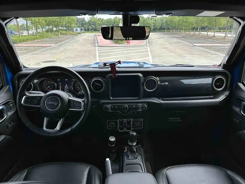 Jeep Wrangler — фото 10