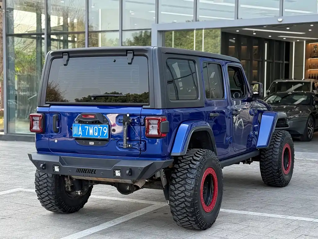 Jeep Wrangler — фото 13