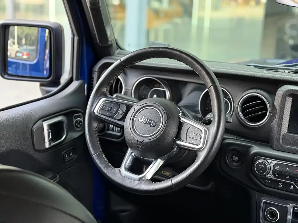 Jeep Wrangler — фото 5