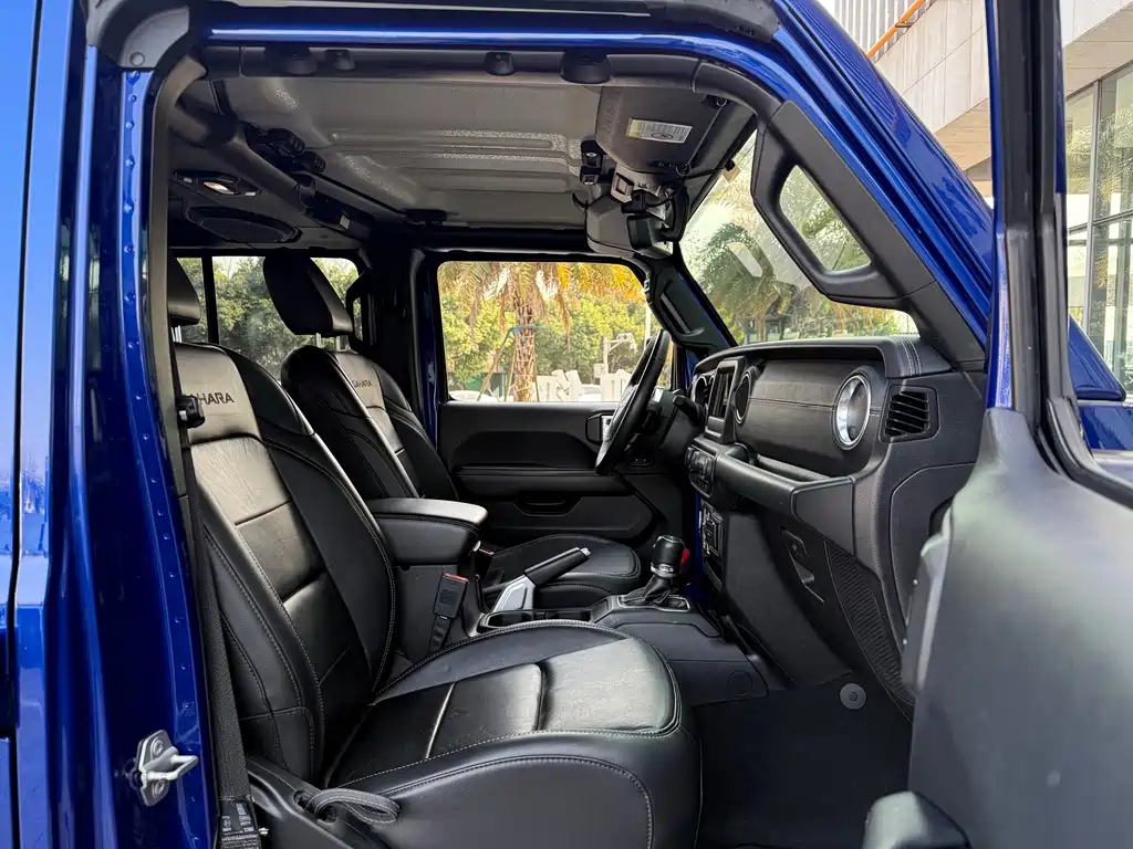 Jeep Wrangler — фото 6