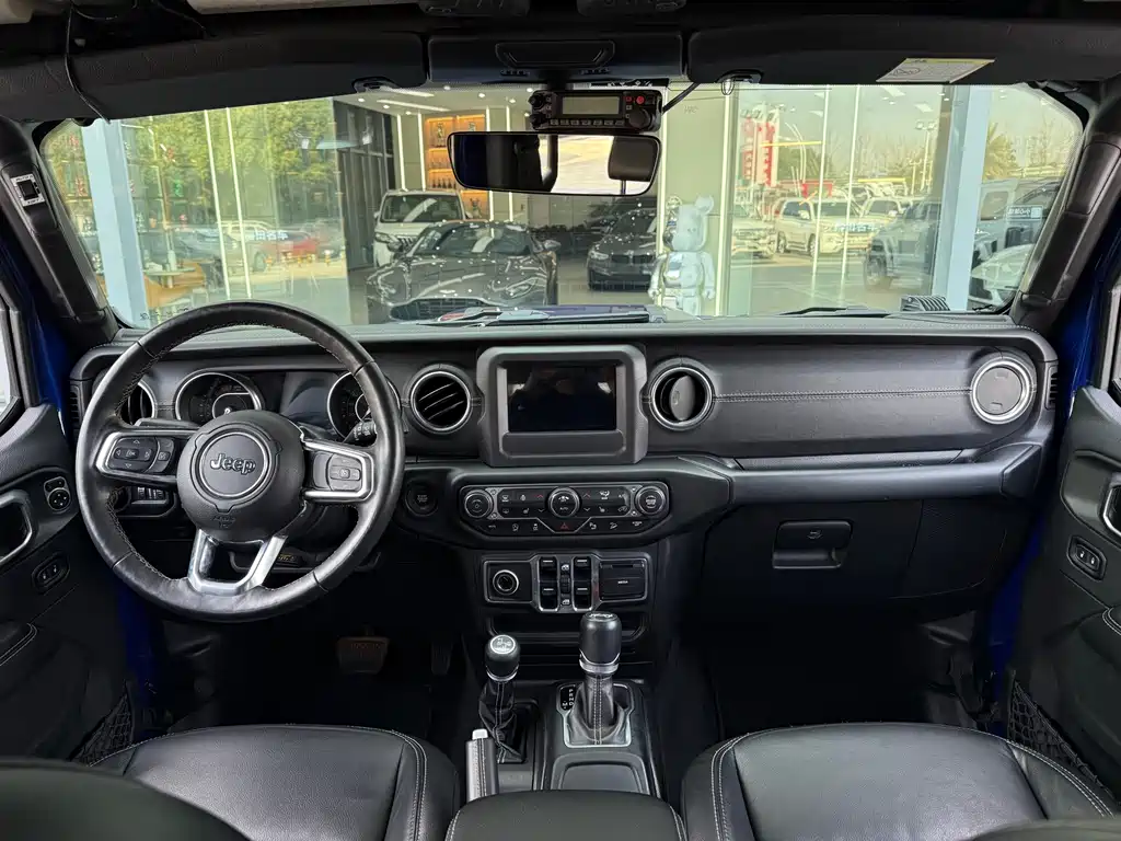 Jeep Wrangler — фото 8