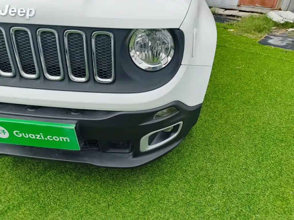 Jeep Renegade — фото 24