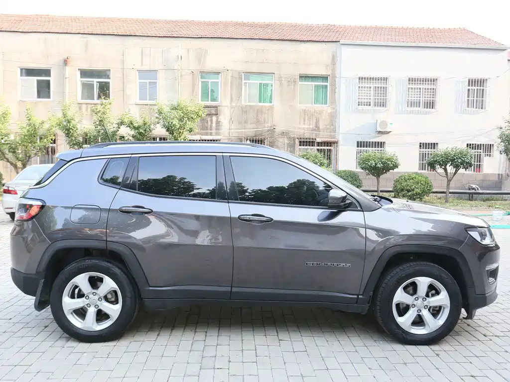 Jeep Compass — фото 4