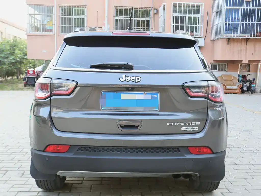 Jeep Compass — фото 5