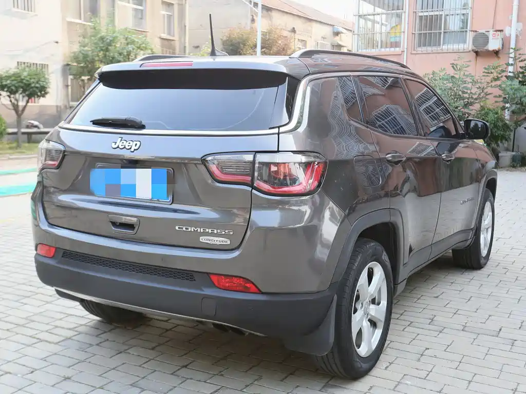 Jeep Compass — фото 6