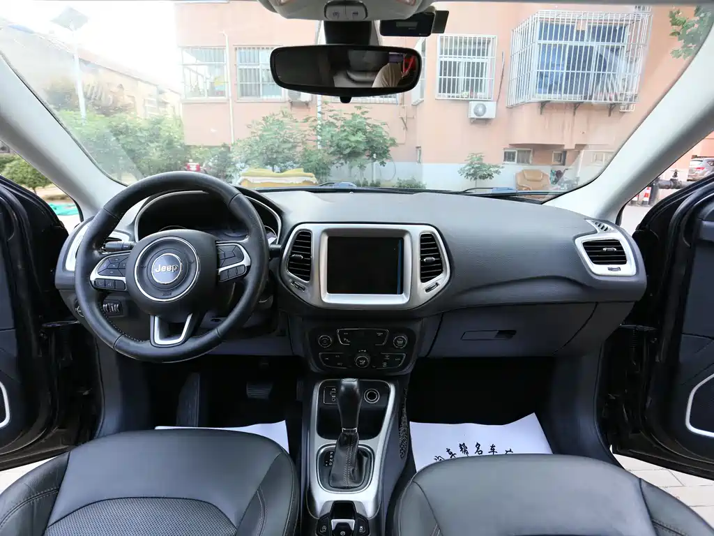 Jeep Compass — фото 9