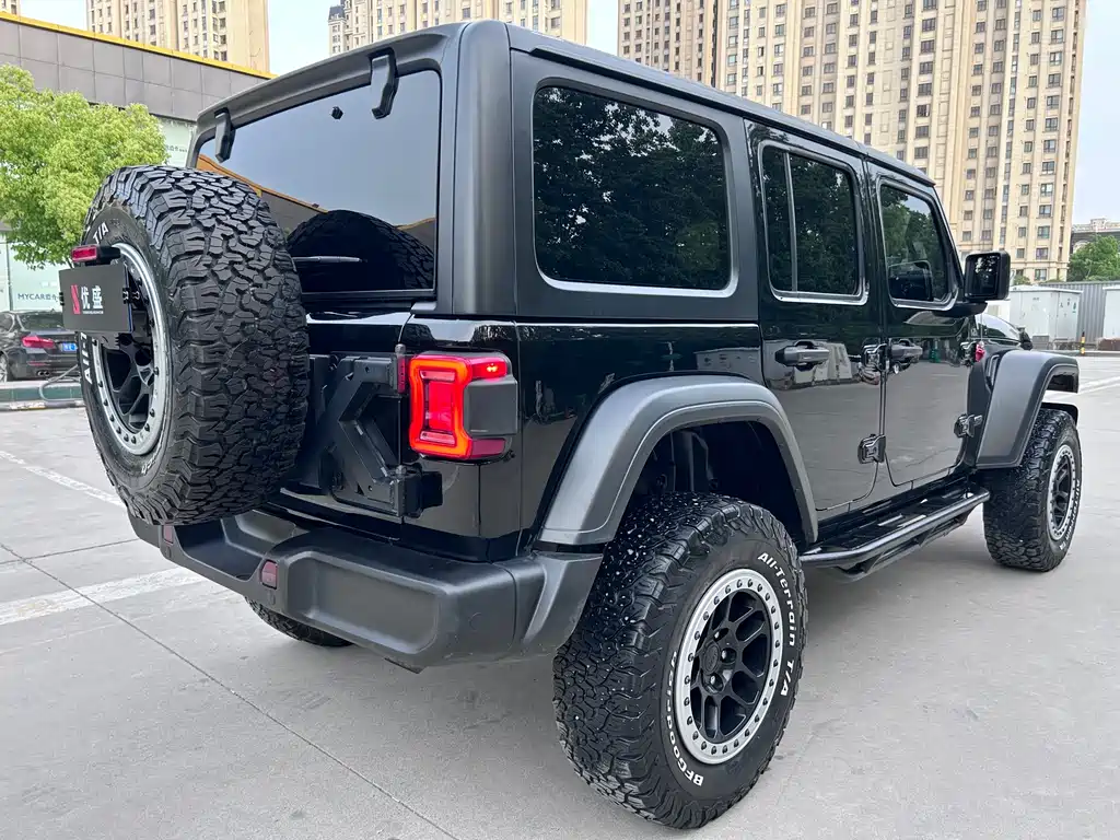 Jeep Wrangler — фото 8