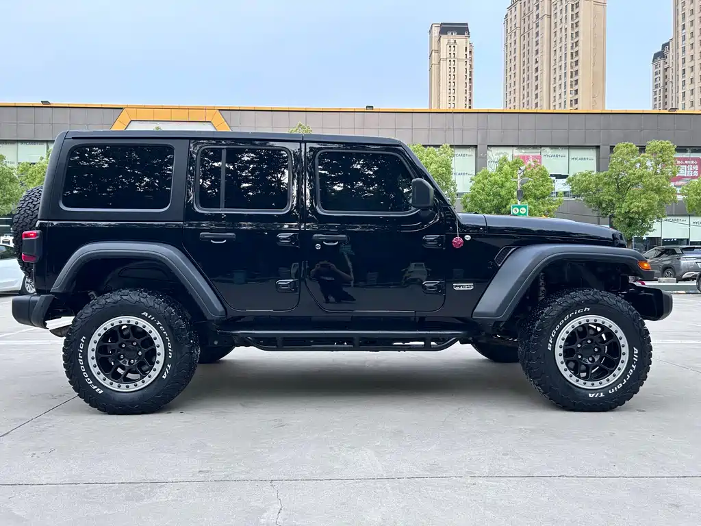 Jeep Wrangler — фото 9