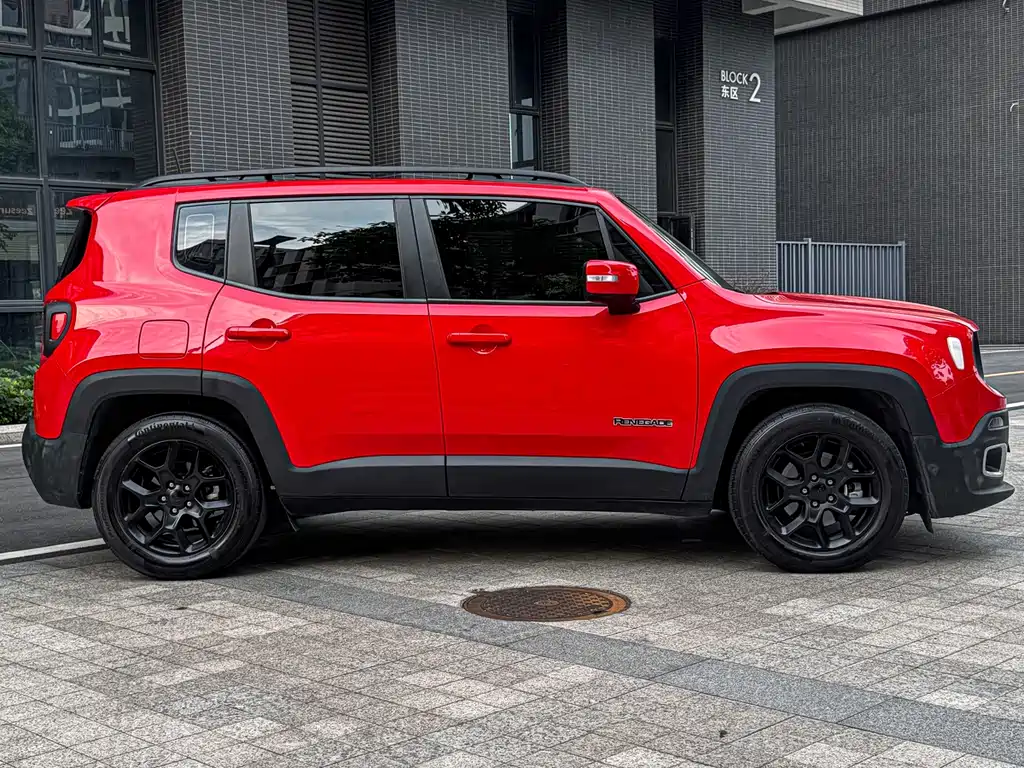 Jeep Renegade — фото 4